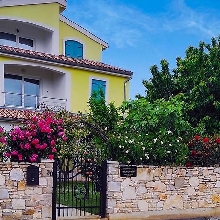 Apartman Mendula Premantura Exterior foto